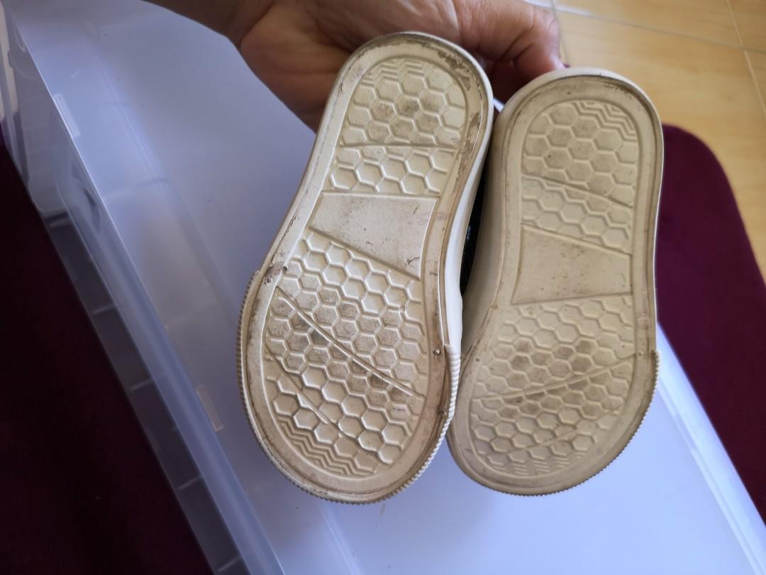 Pumpkin Patch Shoes (Category: Babies & Kids Fashion) located in Johor Bahru. Submitted by azzaliza (Listing ID 227700254, Image 3). Description: Boys shoes Size 5 Suitable for boy age 1 to 2 years old Prelove. Used few time Not fit his feet anymore.
