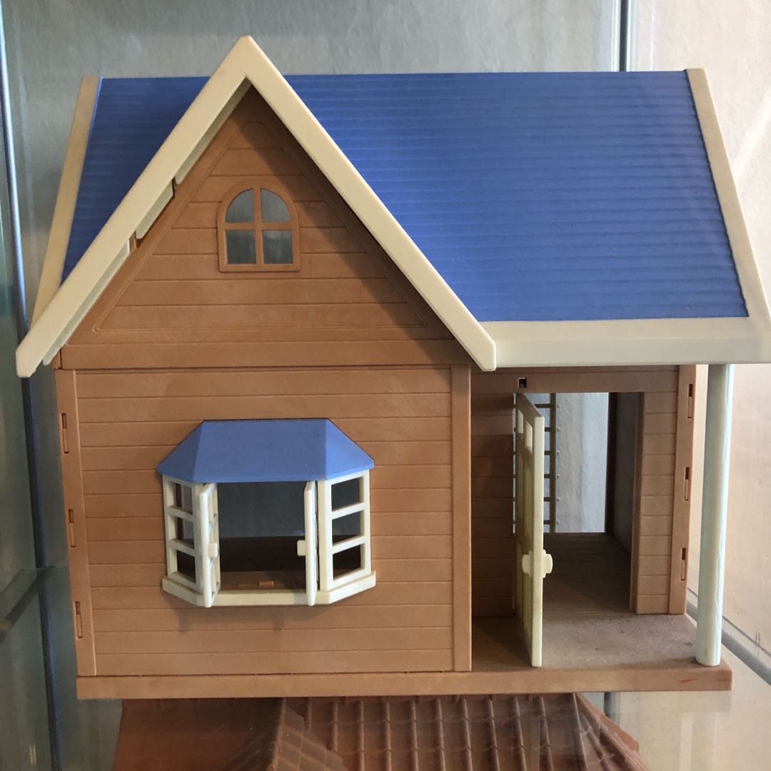 sylvanian families house blue roof