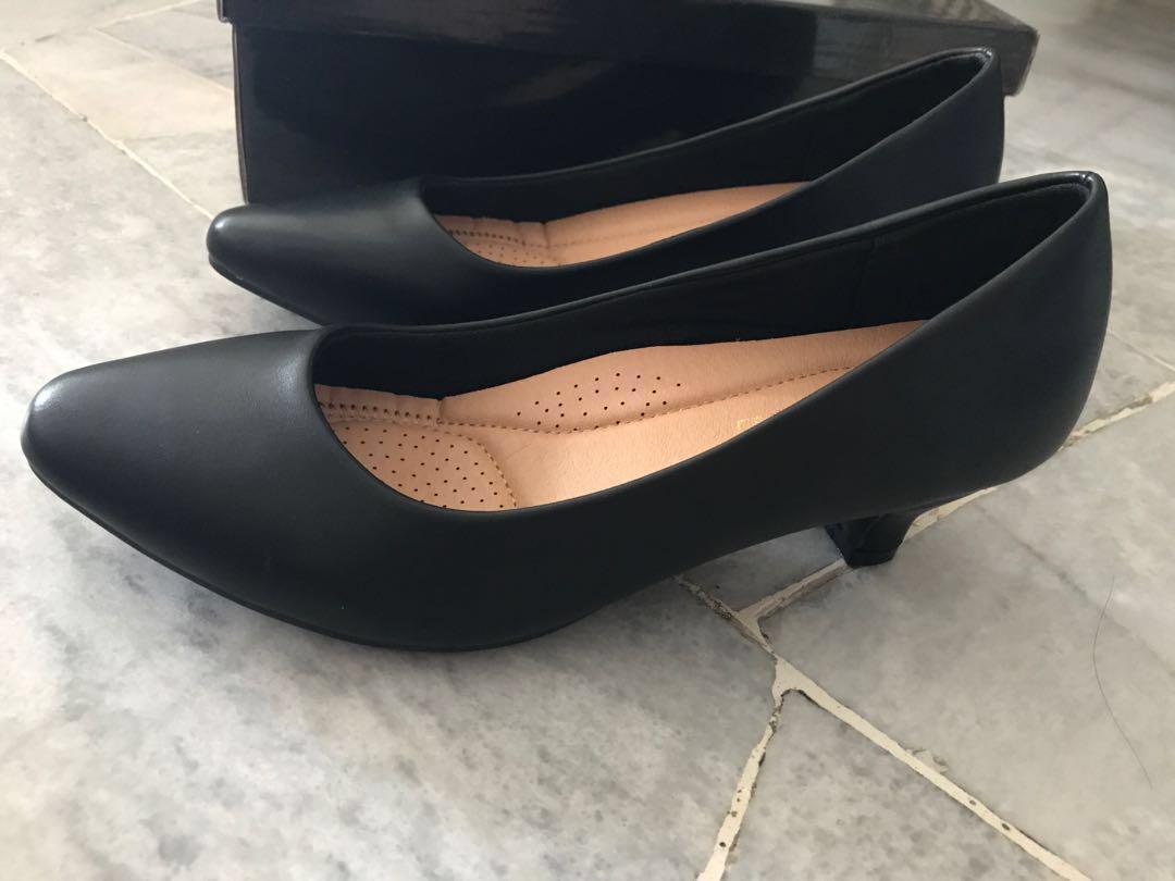 black court shoes low heel