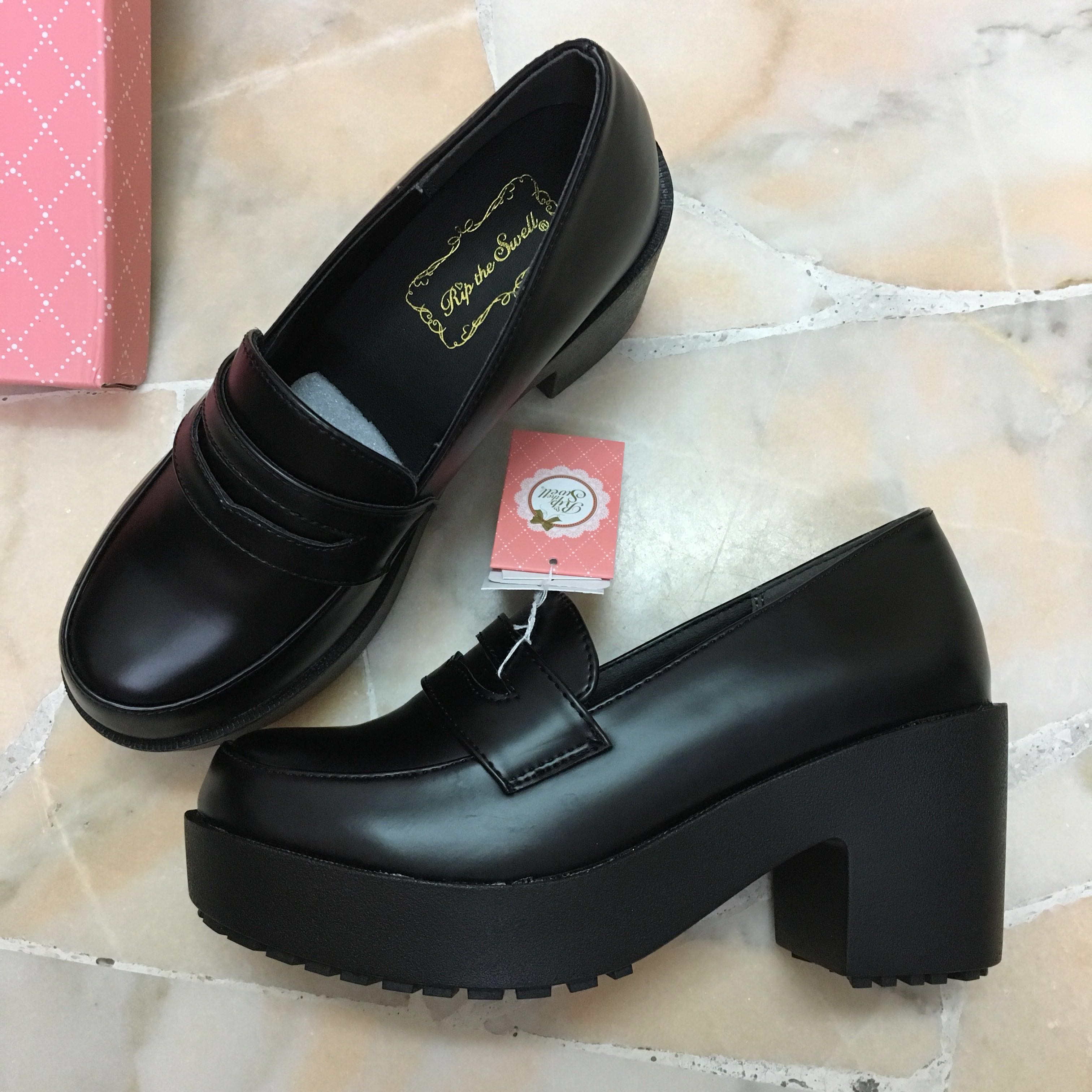 Japanese school shoes with heel matt black