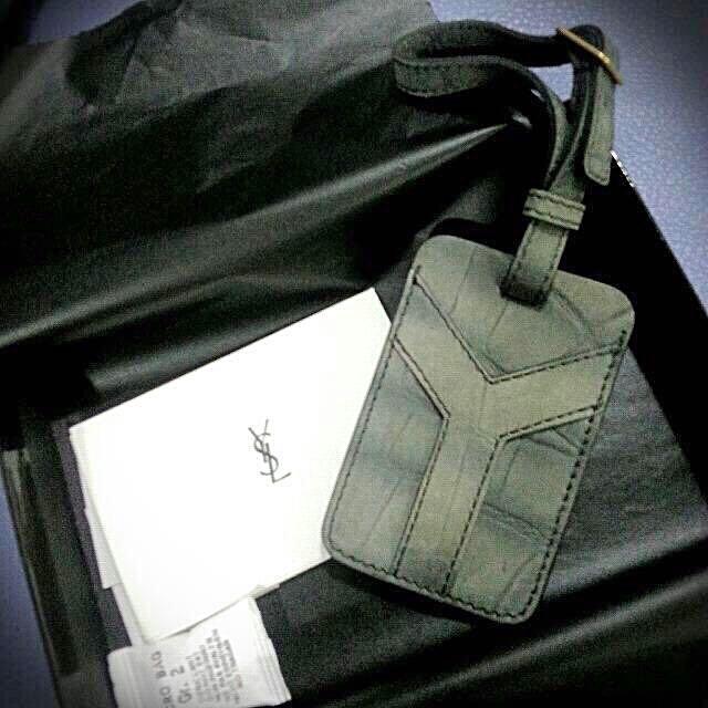 Ysl luggage tag online