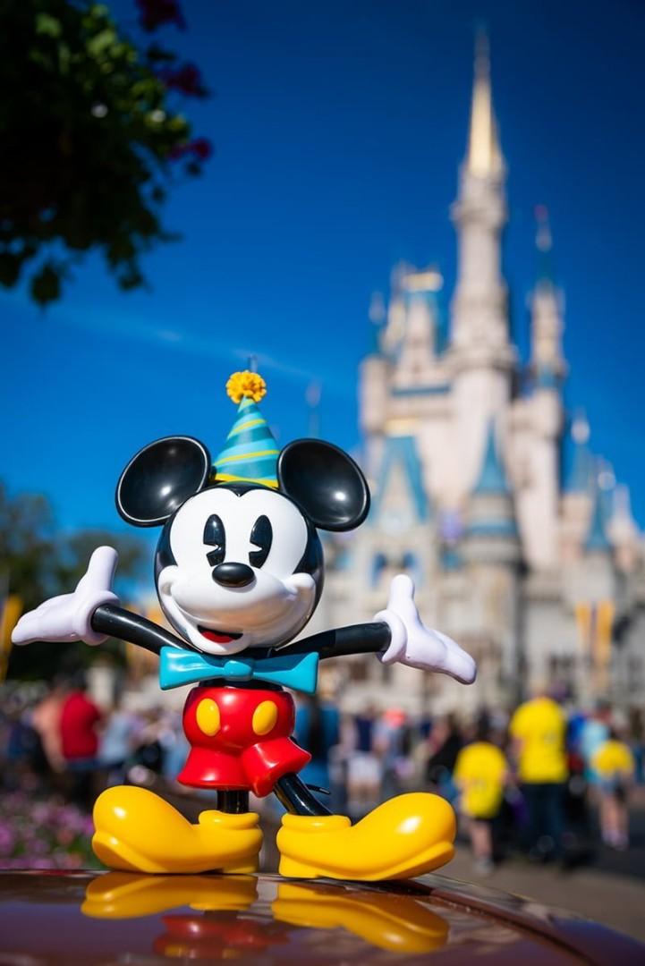 Mickey Mouse 90th Birthday Celebration Sipper Cup Everything Else On Carousell Mickey mouse's 90th birthday special is a tv special that was aired on abc in november 20, 2018, only two days after his birthday, this special is like his 50th birthday tv special except the animated characters were computer animated and with loads and loads guest stars.