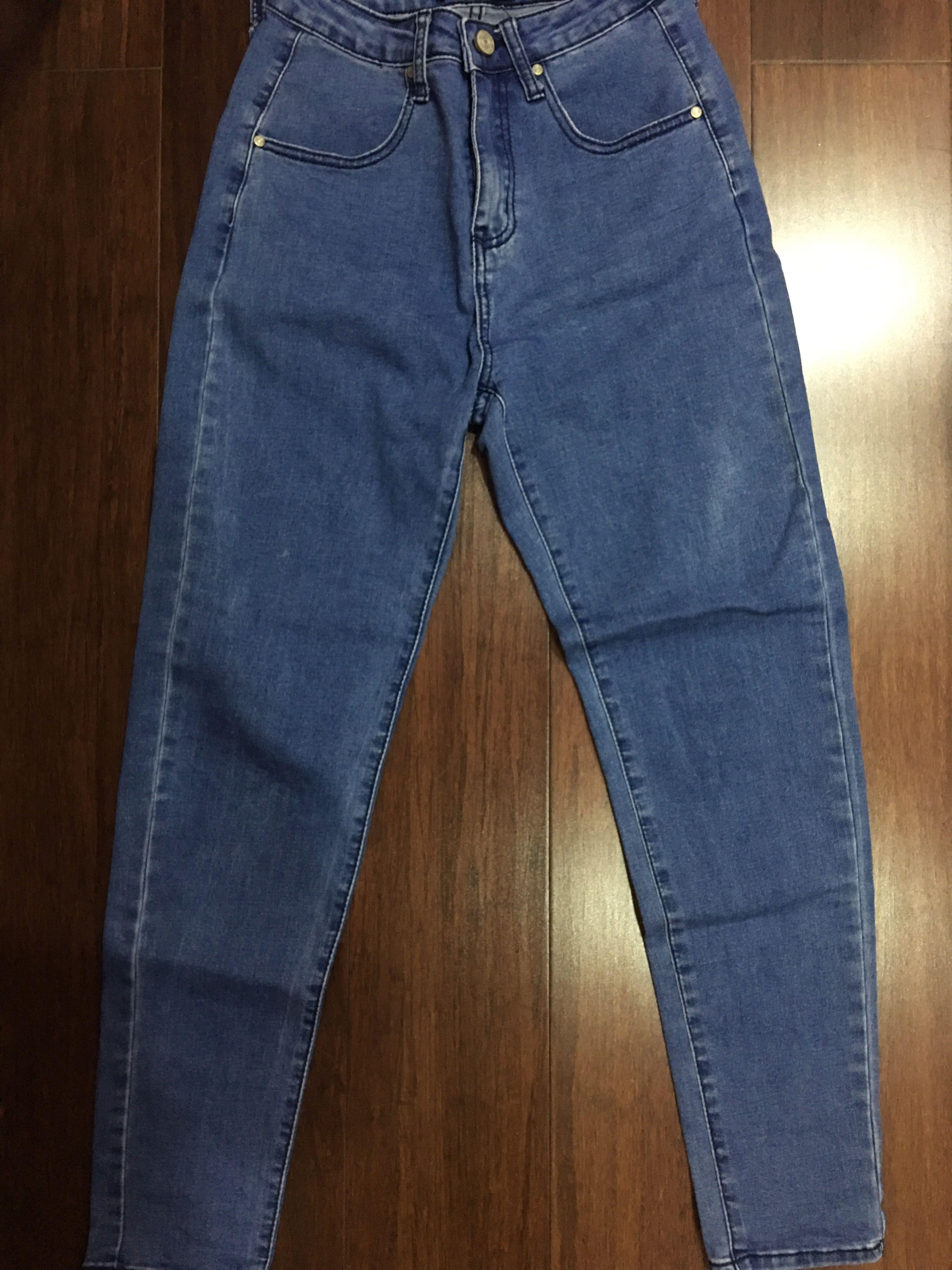 Mom Jeans (Category: Jeans) located in Zamboanga. Submitted by cloudx44 (Listing ID 227946841, Image 1). Description: In perfect condition.