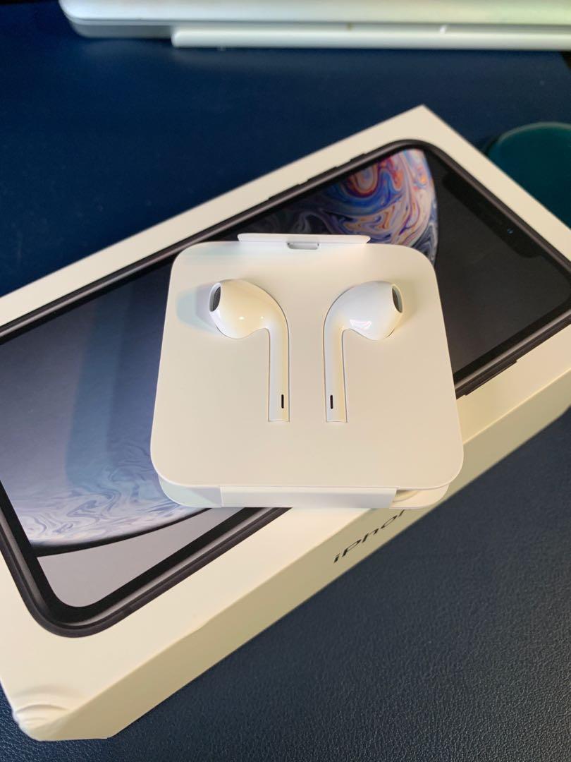 Original Apple Lightning earphones, Audio, Earphones on Carousell