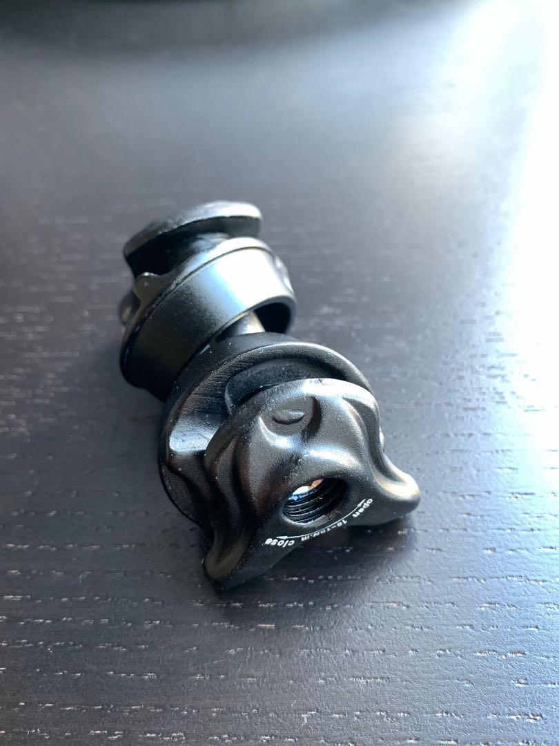 Specialized seatpost clamp for carbon rails store