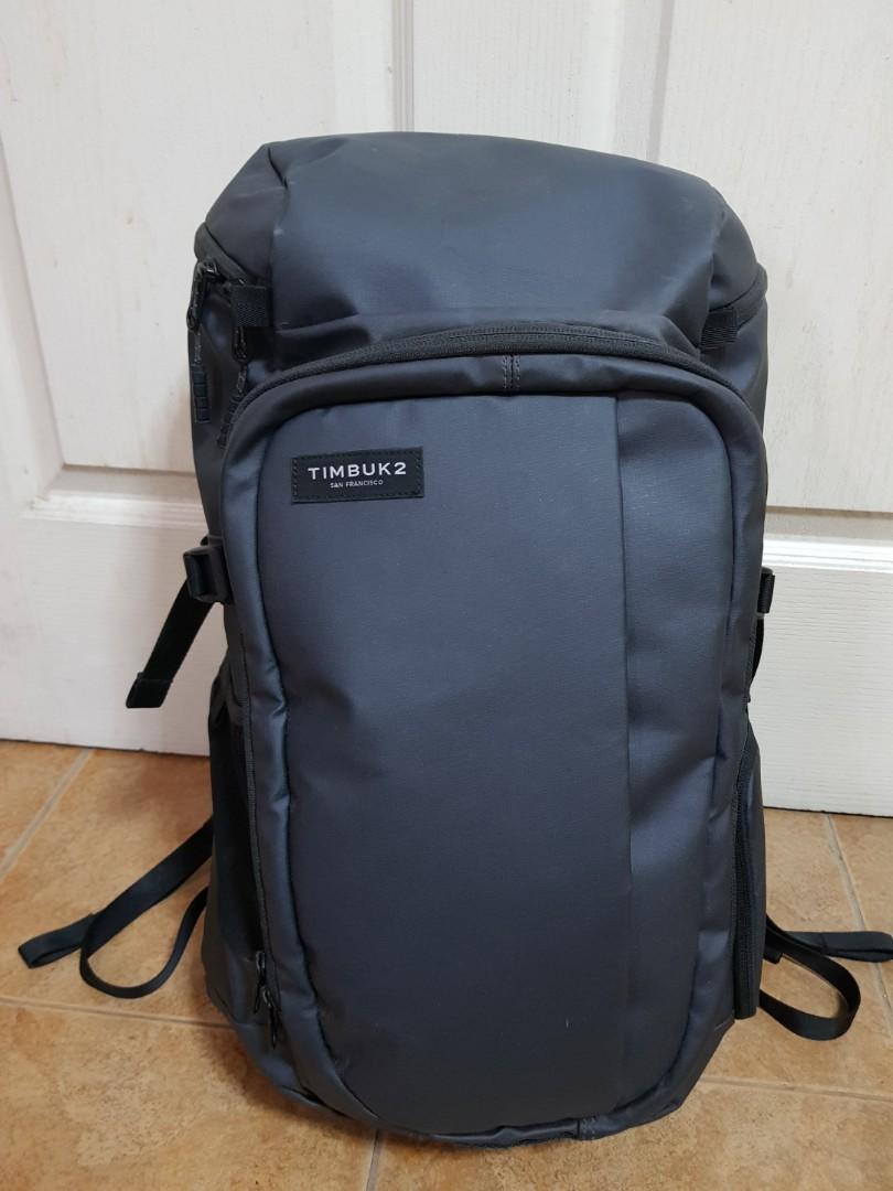 Timbuk 2 Armory Back pack (Category: Backpacks) located in Makati City. Submitted by labmiagen (Listing ID 227798260, Image 1). Description: https://www.youtube.com/watch?v=HHrpVnR4Eds&feature=share If you love the great indoor-outdoors but also work 9-to-5, this is the pack for you. Inspired by the classic top-loading mountaineering pack, but kitted out with at-the-office tricks, the Armory truly is indoor/outdoor. It rides the line between expl