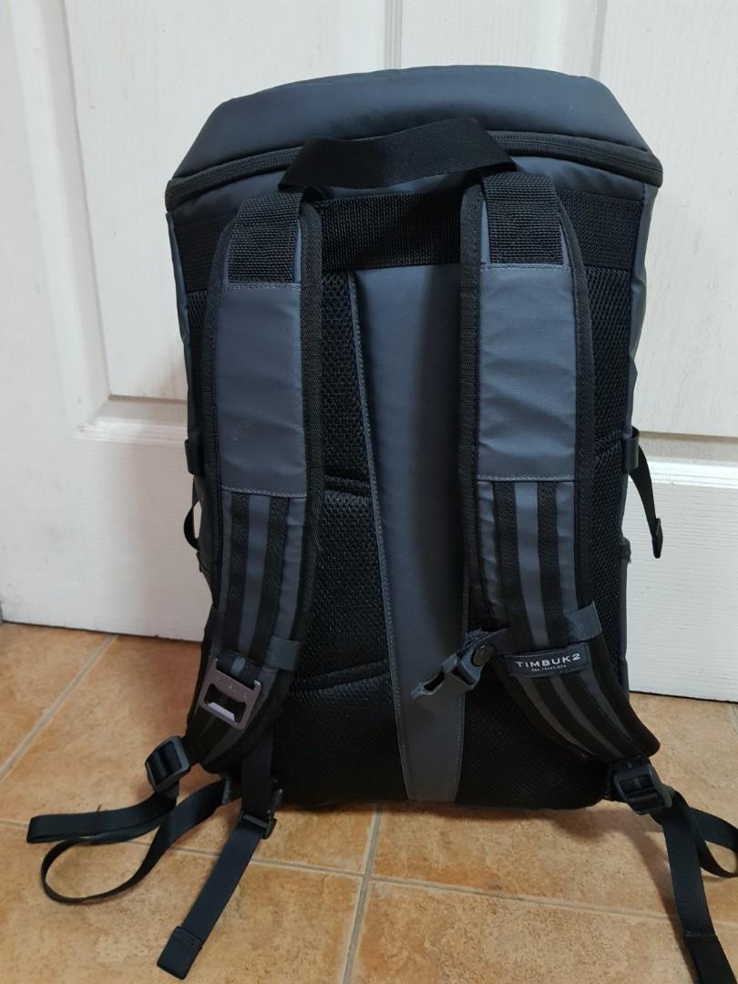 Timbuk 2 Armory Back pack (Category: Backpacks) located in Makati City. Submitted by labmiagen (Listing ID 227798260, Image 3). Description: https://www.youtube.com/watch?v=HHrpVnR4Eds&feature=share If you love the great indoor-outdoors but also work 9-to-5, this is the pack for you. Inspired by the classic top-loading mountaineering pack, but kitted out with at-the-office tricks, the Armory truly is indoor/outdoor. It rides the line between expl