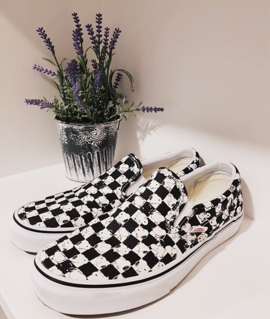 vans x peanuts slip on snoopy checkered skate shoes