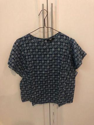 Uniqlo batik top