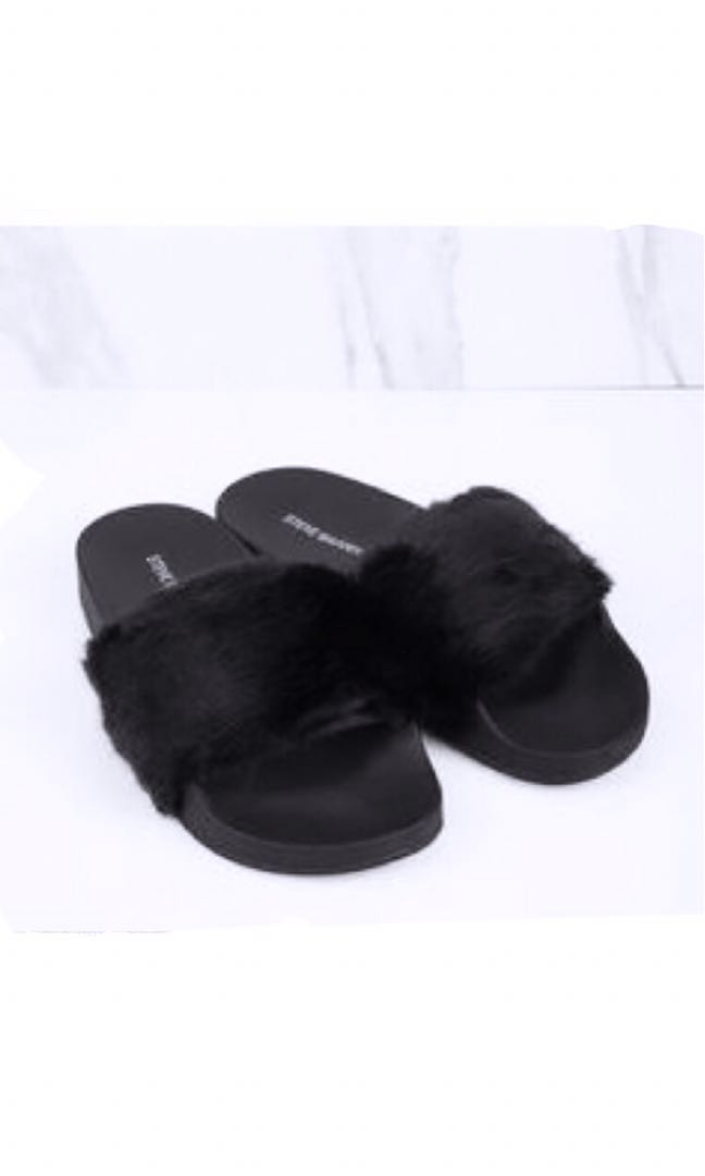 black fluffy slides