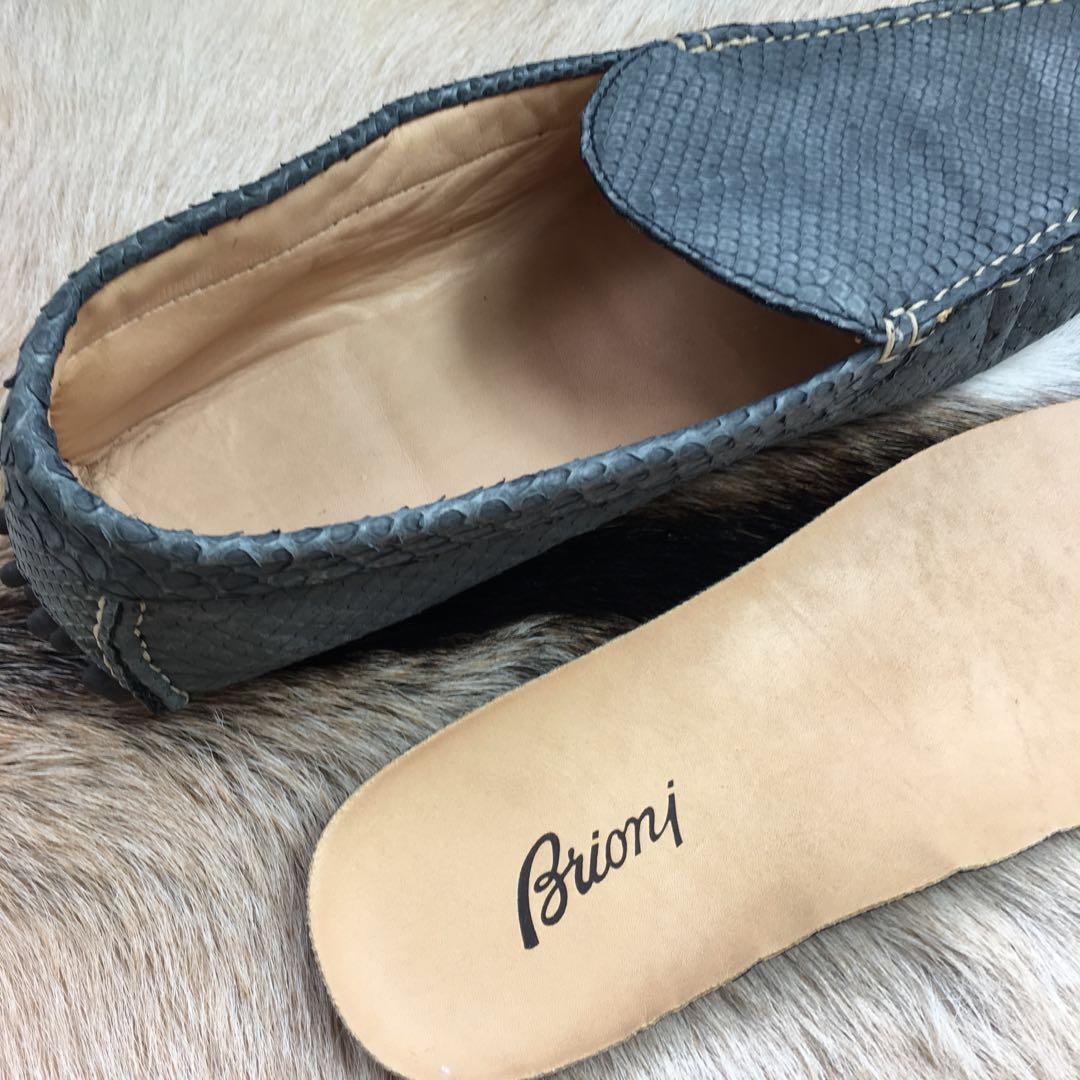 Brioni Python loafer （分類：西裝鞋）位於 Hong Kong。 由 alix_chow 提交（商品編號 227832572，圖片 2）。簡介： Rare snake leather, very soft Very special construction, clean finish in sole Made in Italy 。