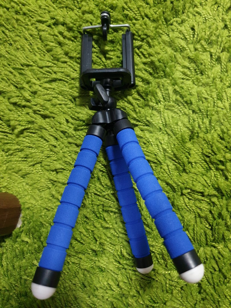 Basics Lightweight Aluminium Tripod Phone Holder | 3-Way Pan - View #5