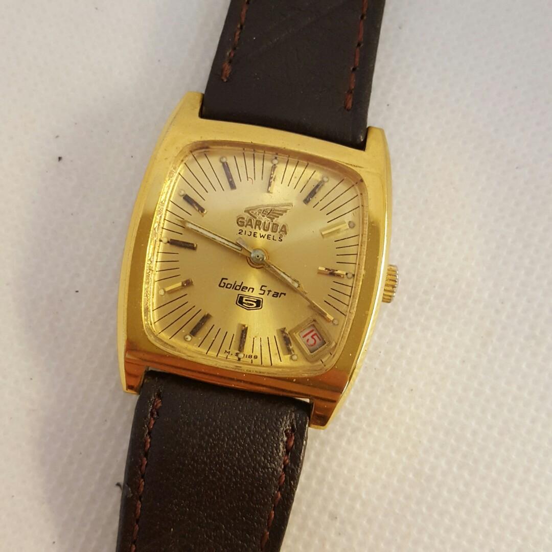 Gold star top watch