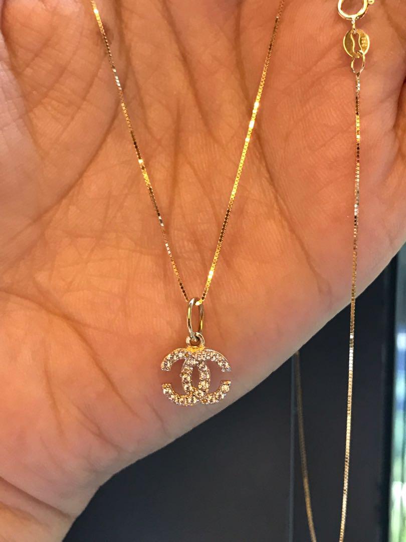 Dainty chanel necklace top