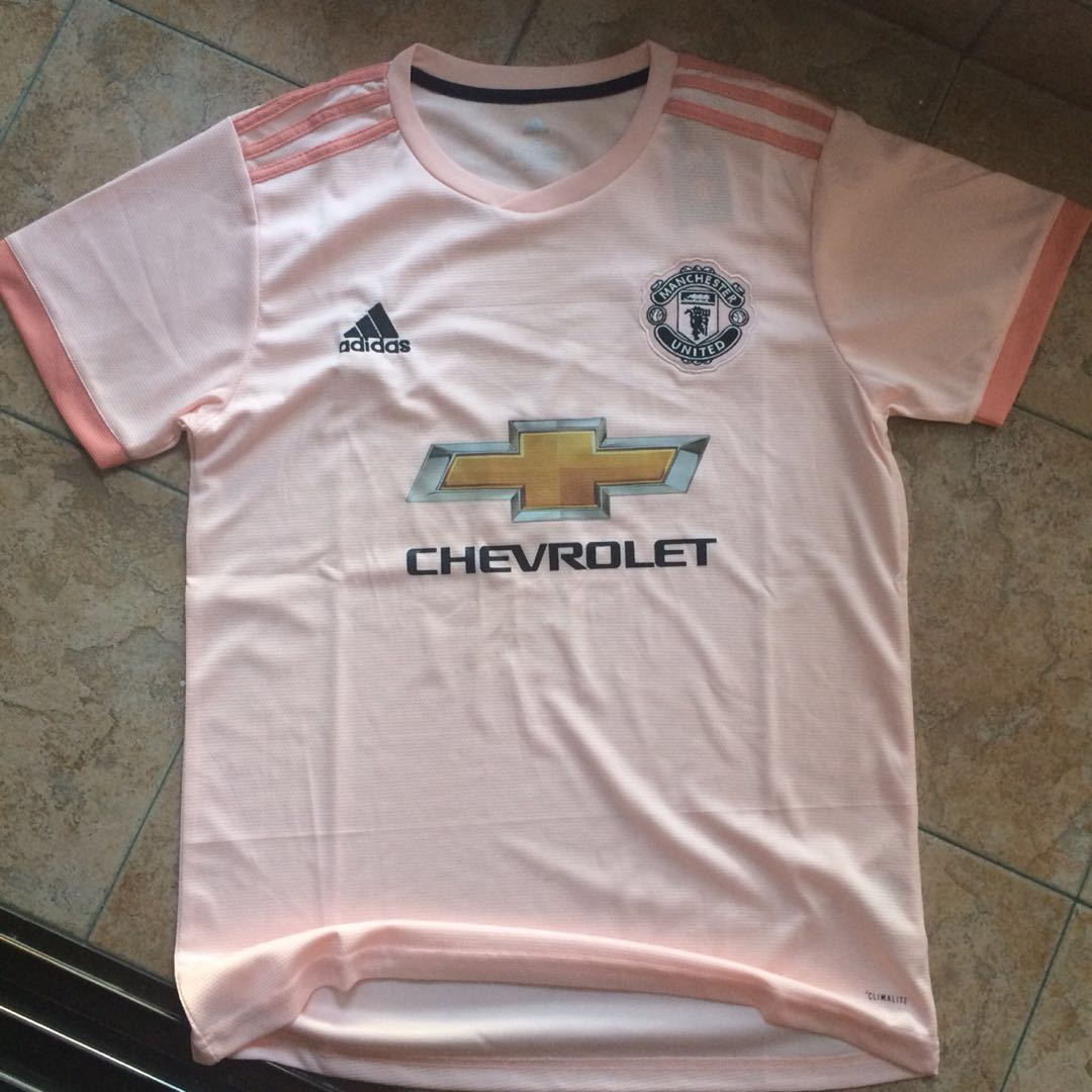 Manchester United Jersey pink, Men's Fashion, Activewear on Carousell