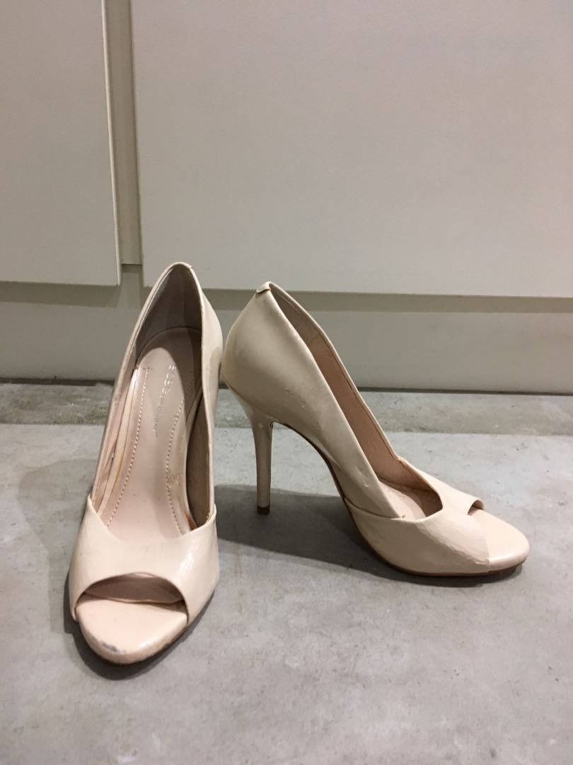 bcbg nude shoes