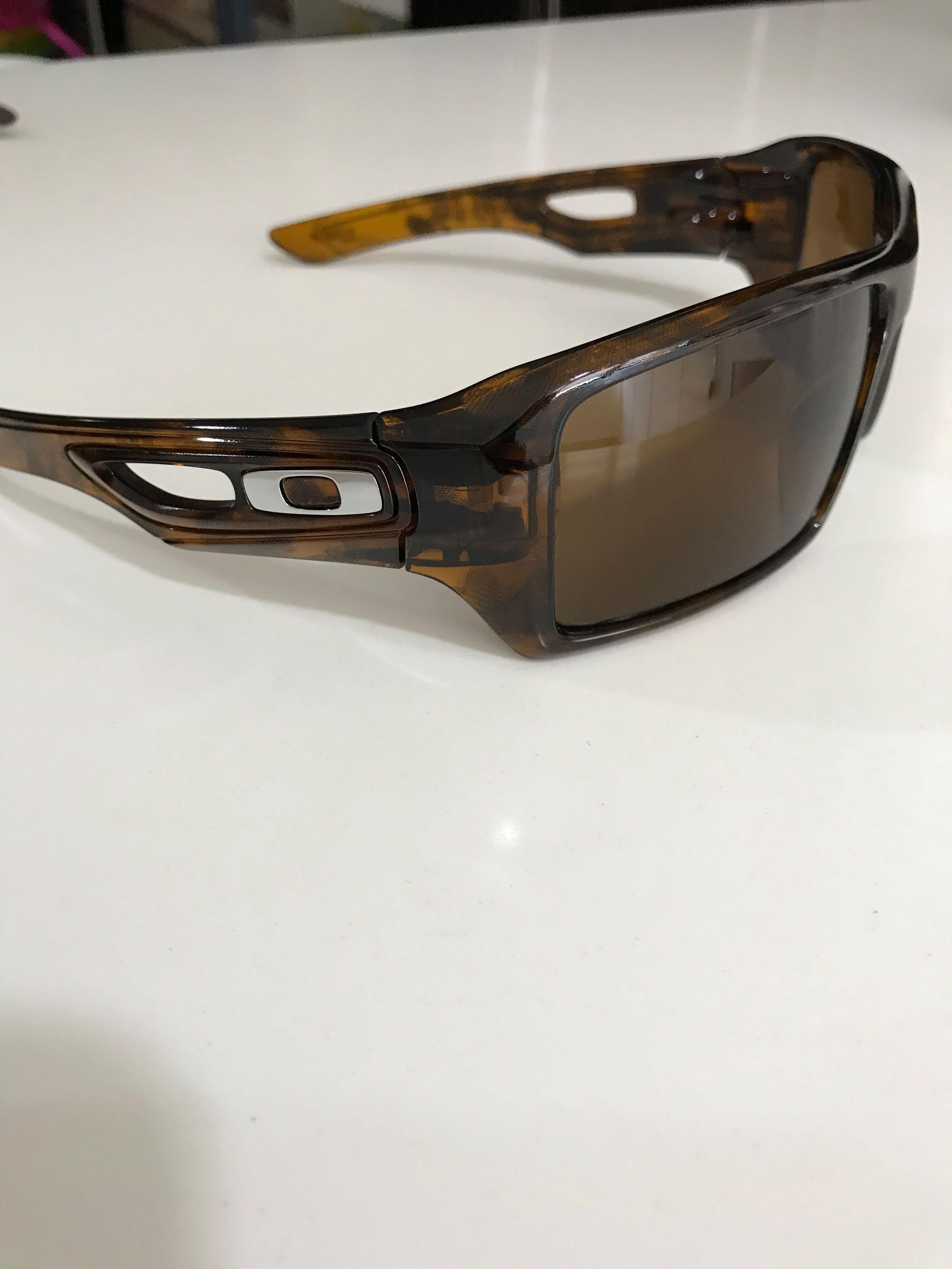 Oakley Eyepatch 2, Men's Fashion, Watches & Accessories, Sunglasses &  Eyewear on Carousell