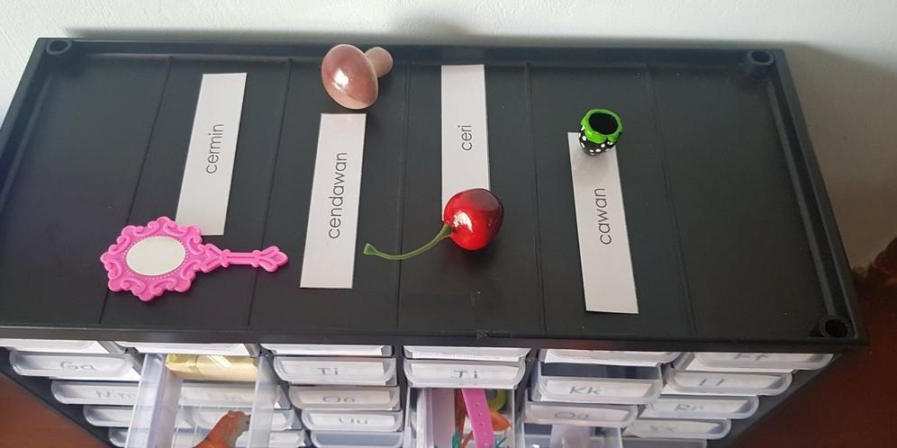 Phonics Sounds Malay Beginning Alphabet Letter Sound Box Objects With Name Tags Hobbies Toys Toys Games On Carousell