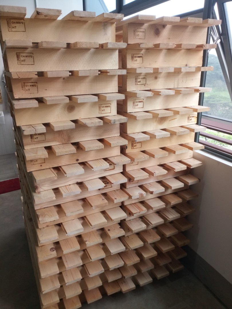 8 Units Left Pine Wood Pallet Suitable For Furniture Making