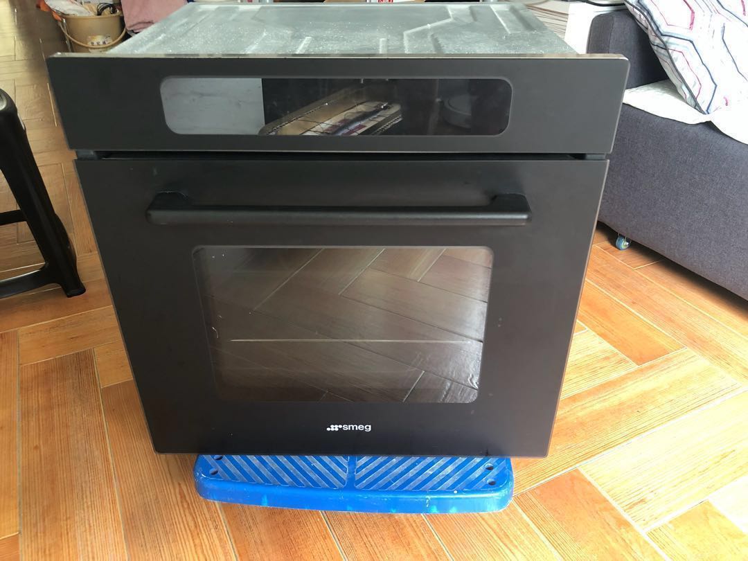 SMEG build in oven, TV & Home Appliances, Kitchen Appliances, Ovens