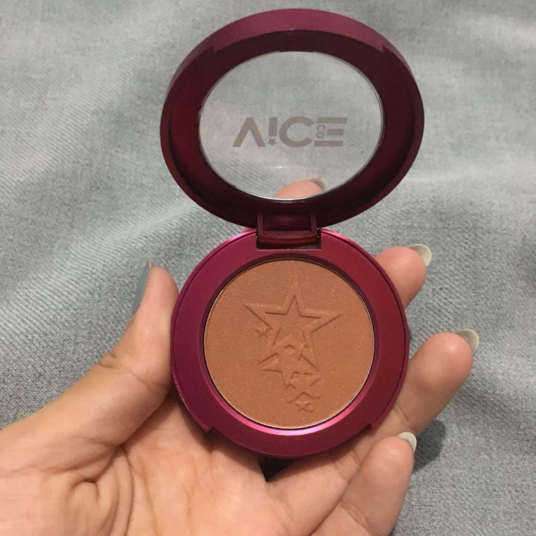 Vice Cosmetics Blush in Title (Category: Makeup) located in Pasay City. Submitted by sheng.14 (Listing ID 227951874, Image 2). Description: ~swatched only ~shade: Title (bronzy blush) ~99% FULL.