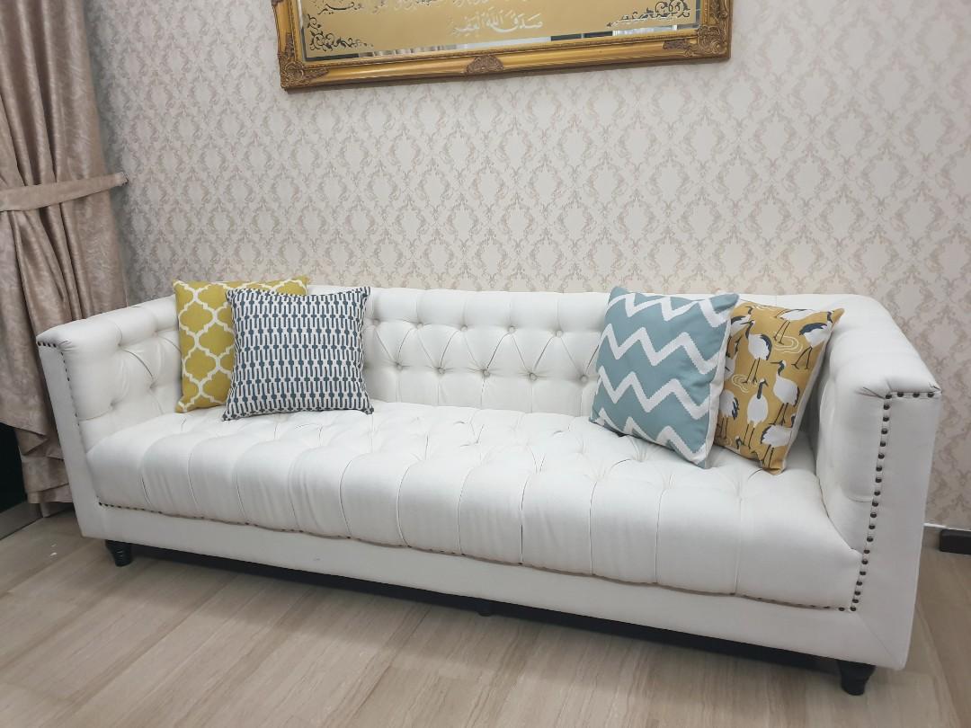 White chesterfield shop sofa dfs