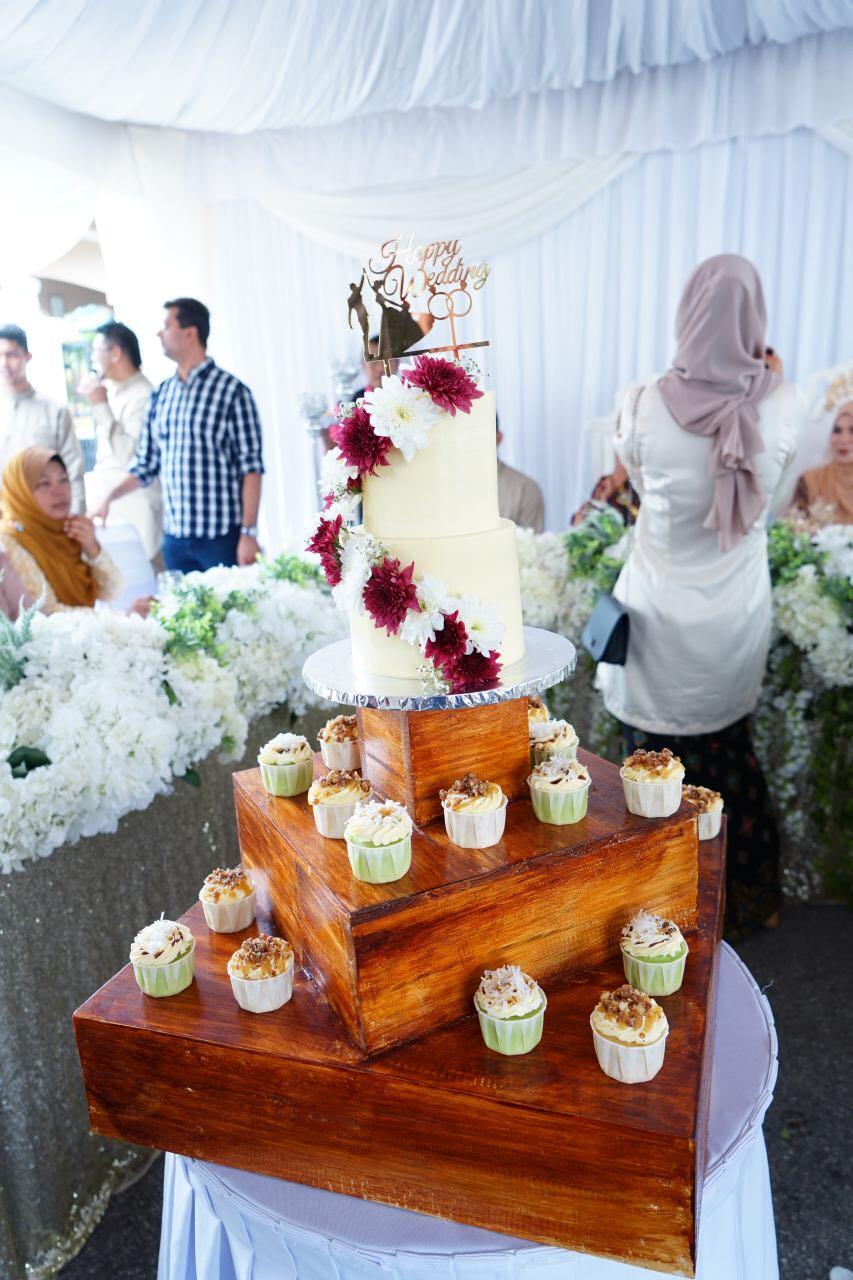 Wood Cupcake Stand Looking For On Carousell