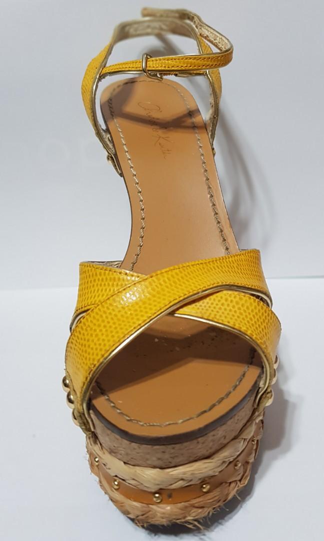yellow gold wedges