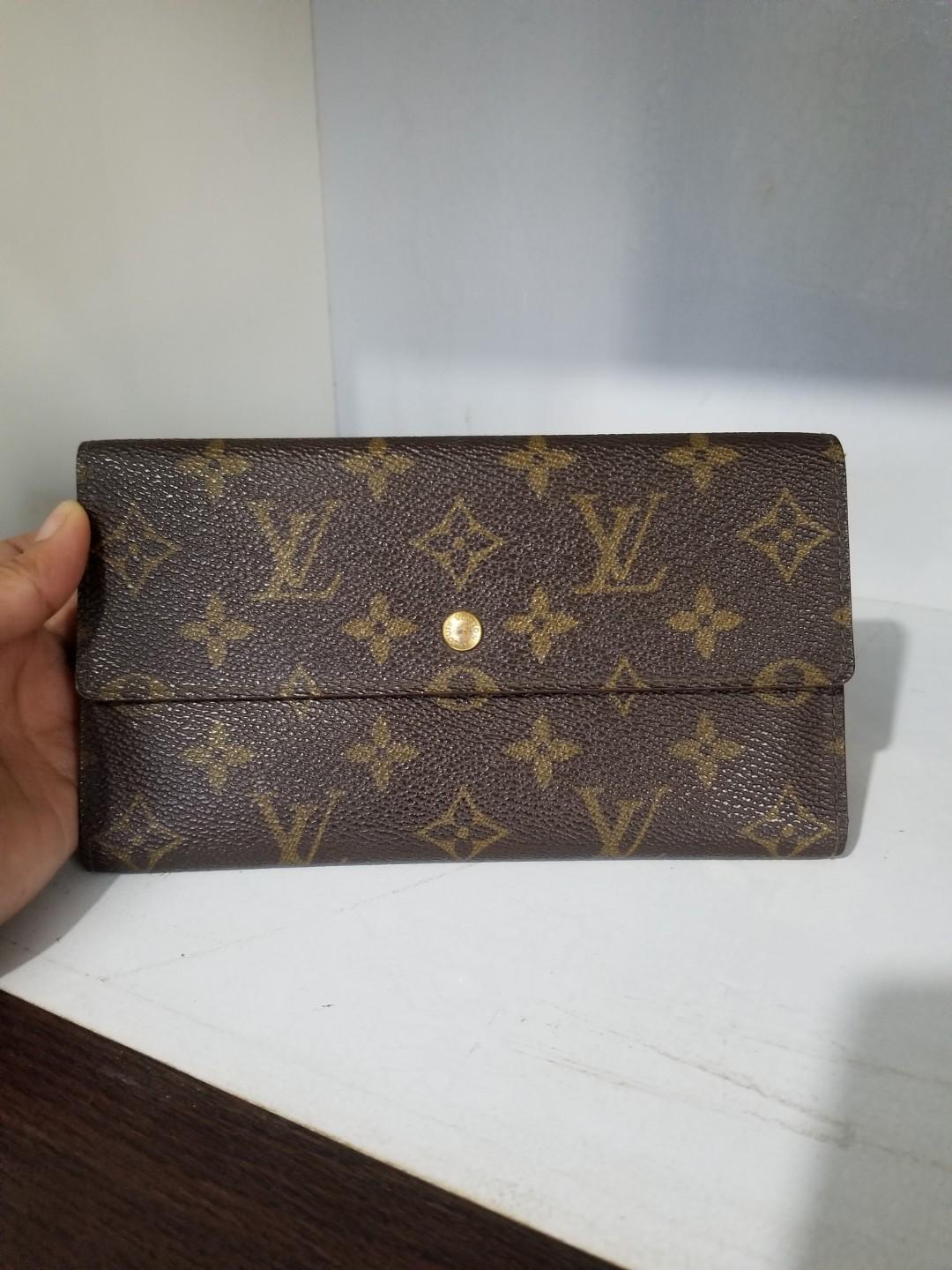 AUTHENTIC LOUIS VUITTON TRIFOLD WALLET (Category: Luxury Bags & Wallets) located in Antipolo. Submitted by luxurieslvoes (Listing ID 228138160, Image 3). Description: Authentic Louis Vuitton Trifold Wallet DATECODE: MI0944 Flaw: dry sa bill pocket pero di malagkit Inclusion: ung nasa photo Guaranteed Authentic, money back warranty.