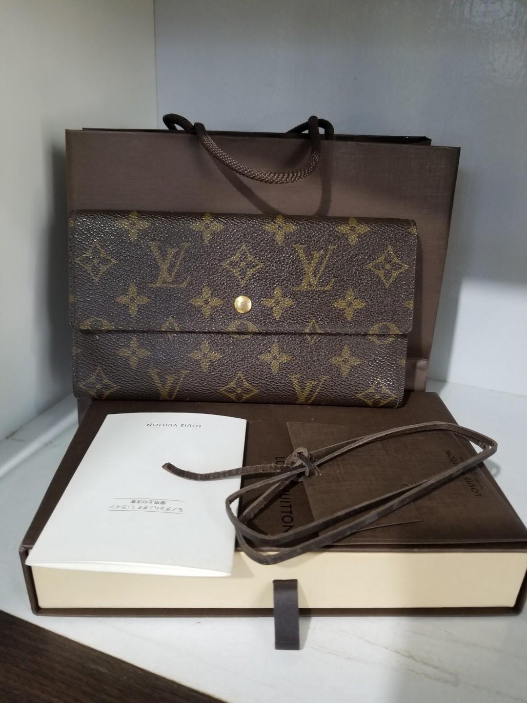 AUTHENTIC LOUIS VUITTON TRIFOLD WALLET (Category: Luxury Bags & Wallets) located in Antipolo. Submitted by luxurieslvoes (Listing ID 228138160, Image 2). Description: Authentic Louis Vuitton Trifold Wallet DATECODE: MI0944 Flaw: dry sa bill pocket pero di malagkit Inclusion: ung nasa photo Guaranteed Authentic, money back warranty.