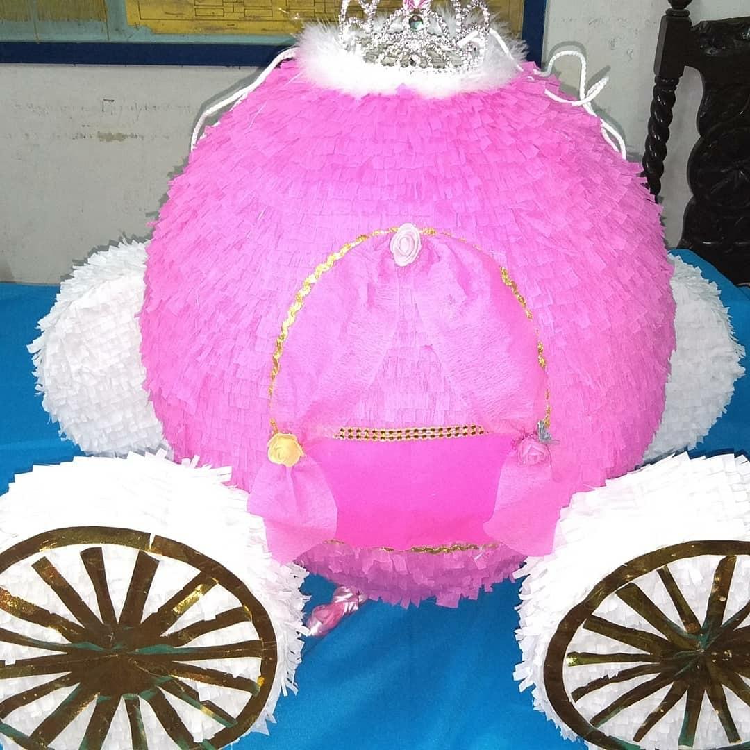 Pinatas Extra Large Princess Carriage