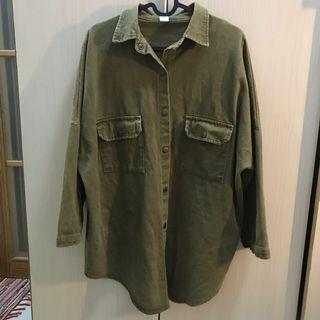 橄欖綠 黃銅配釦 牛仔布料襯衫