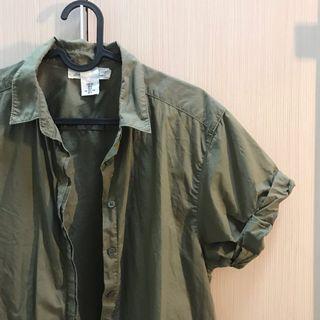 軍綠短袖薄襯衫