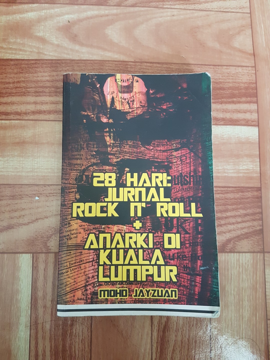 28 Hari Jurnal Rock N Roll Anarki Di Kuala Lumpur Books Stationery Books On Carousell