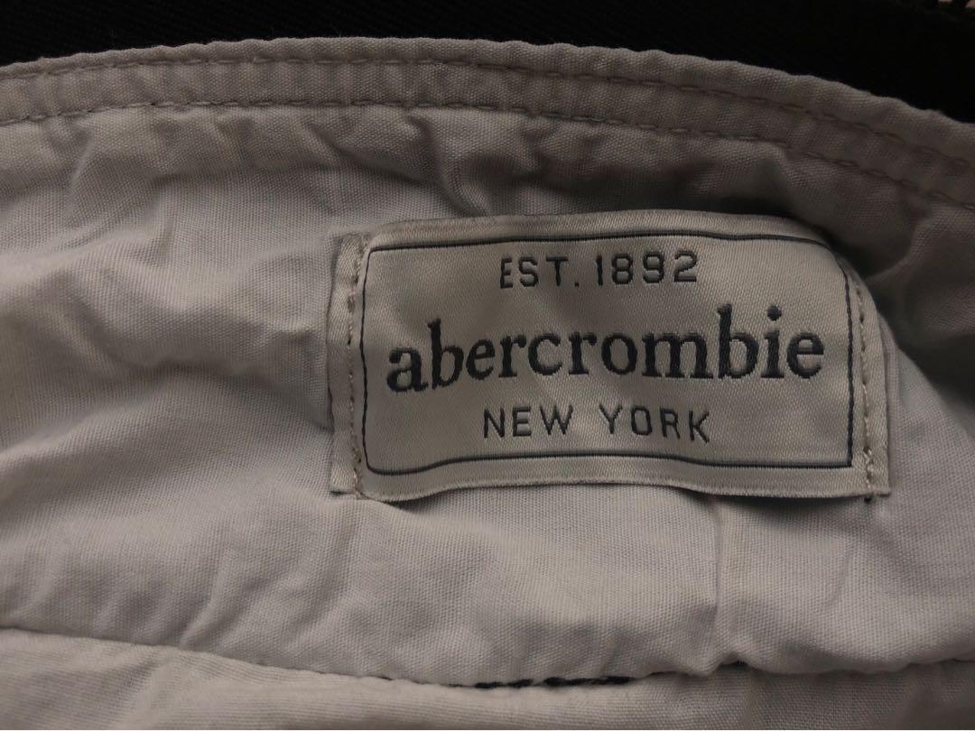 A&F （分類：手袋及銀包）位於 Hong Kong。 由 miffyhk 提交（商品編號 228366607，圖片 3）。簡介： Black denim material 。