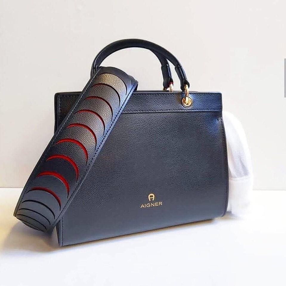 Aigner carol bag deals