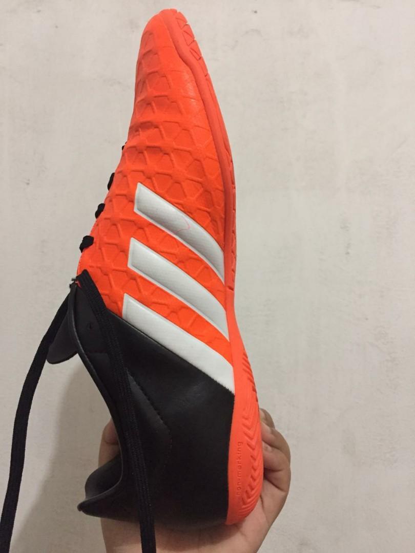 SEPATU BOLA ADIDAS WARNA ORANGE HITAM 