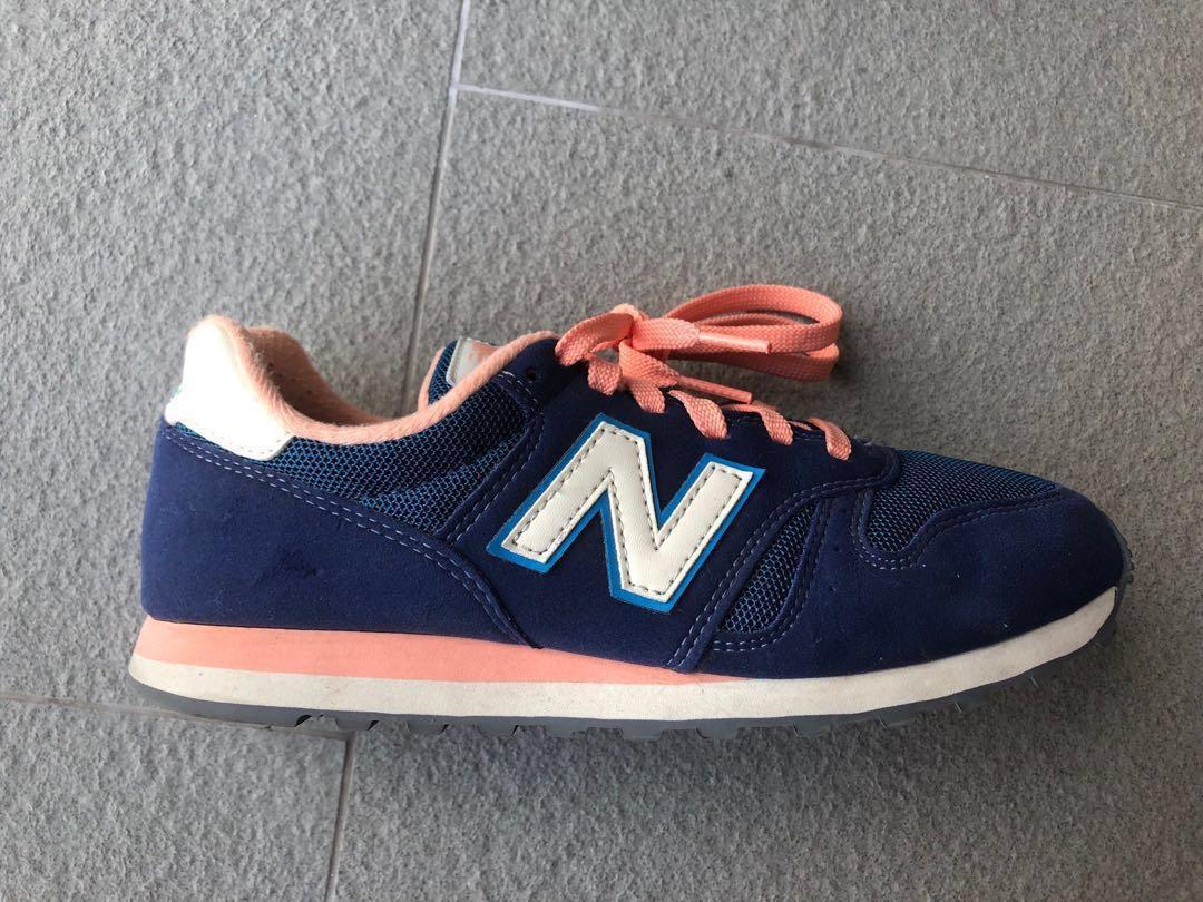 new balance 373 trainers in navy