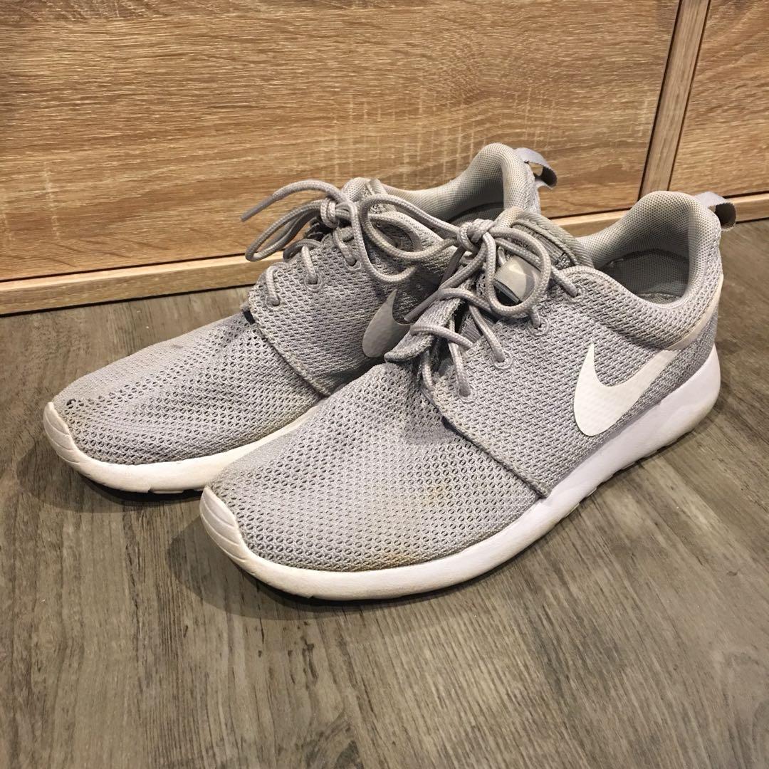 nike roshe light grey