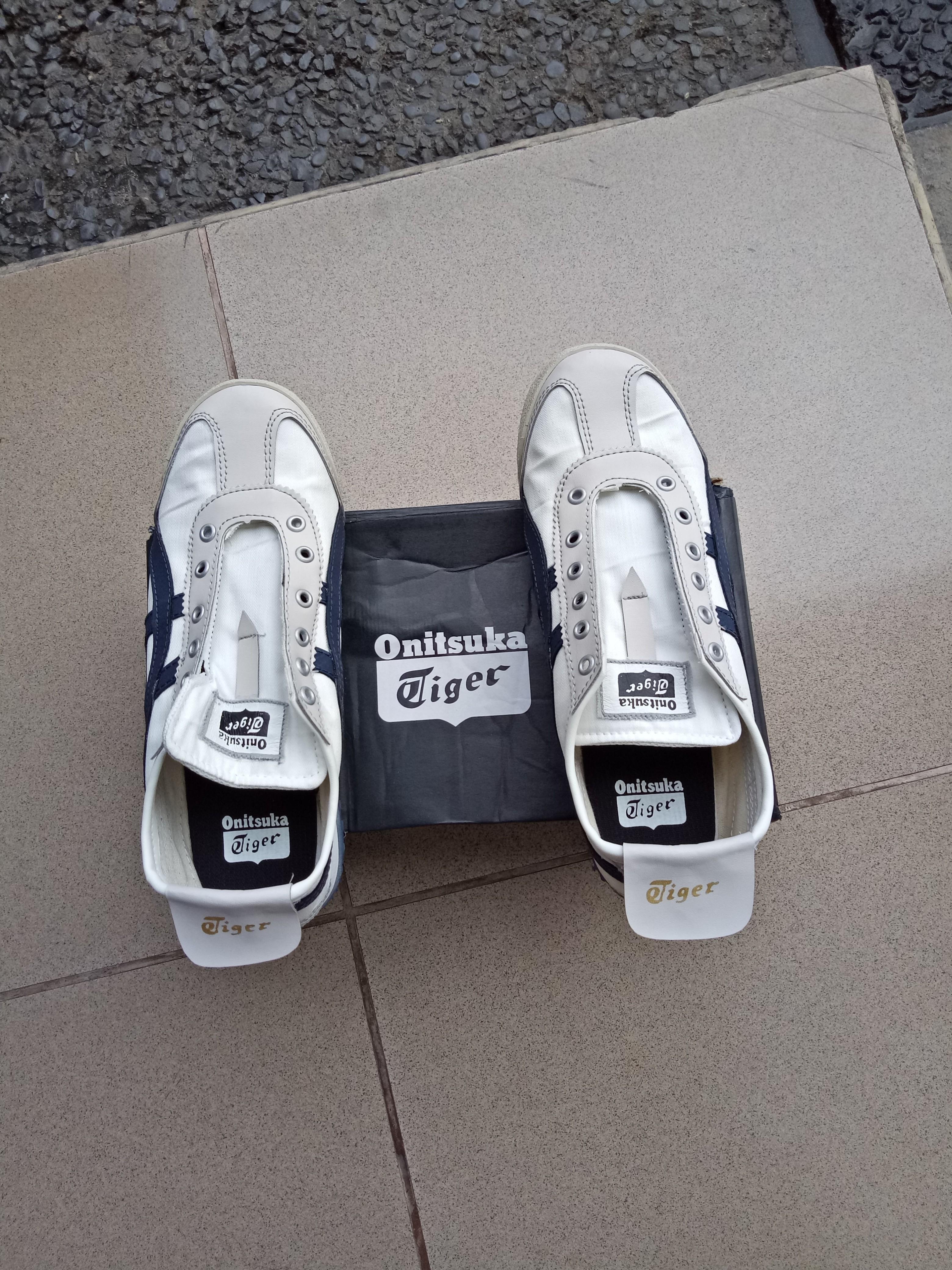 Sepatu Slip On Onitsuka Tiger Women S Fashion Women S Shoes On Carousell