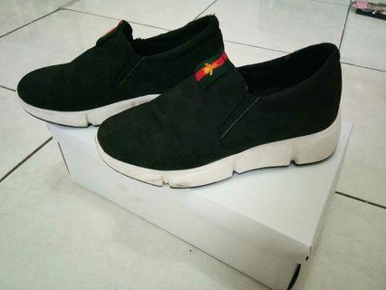 Sepatu gucci