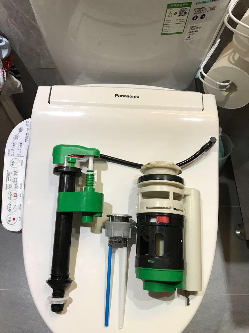 原裝正廠toto馬桶水箱配件排水閥加進水閥加筷子兩水量環保按鈕掣sw981 傢俬 家居 家居清潔及護理用品 清潔工具 Carousell