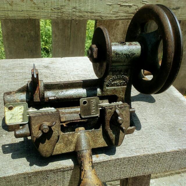 Antique Yale Key Cutting Machine, Furniture & Home Living, Home Decor