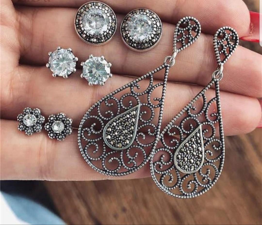 BACK IN STOCK‼ Boho Waterdrop Earrings Set (Category: Rings) located in Caloocan City. Submitted by _stylish.ph (Listing ID 228537399, Image 1). Description: •Brand new and High quality! •Color: Vintage Silver •Specifications: Shiny rhinestone design. Antique silver design earrings. •Material: Alloy, Rhinestone •Features: Dangle Earrings, Shiny Rhinestone, Stud Earrings, Boho •Size: 0.8cm - 5.2cm/0.31" - 2.05" (Approx.) •Package Includes: 4 pairs