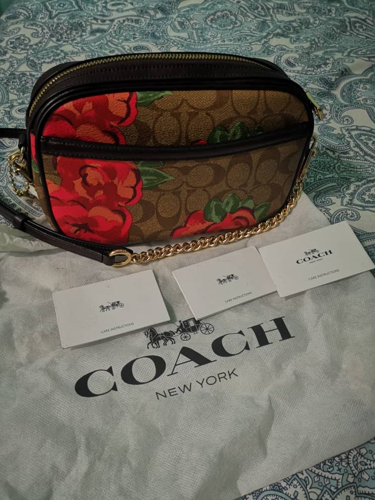 Signature chain crossbody best sale in signature canvas