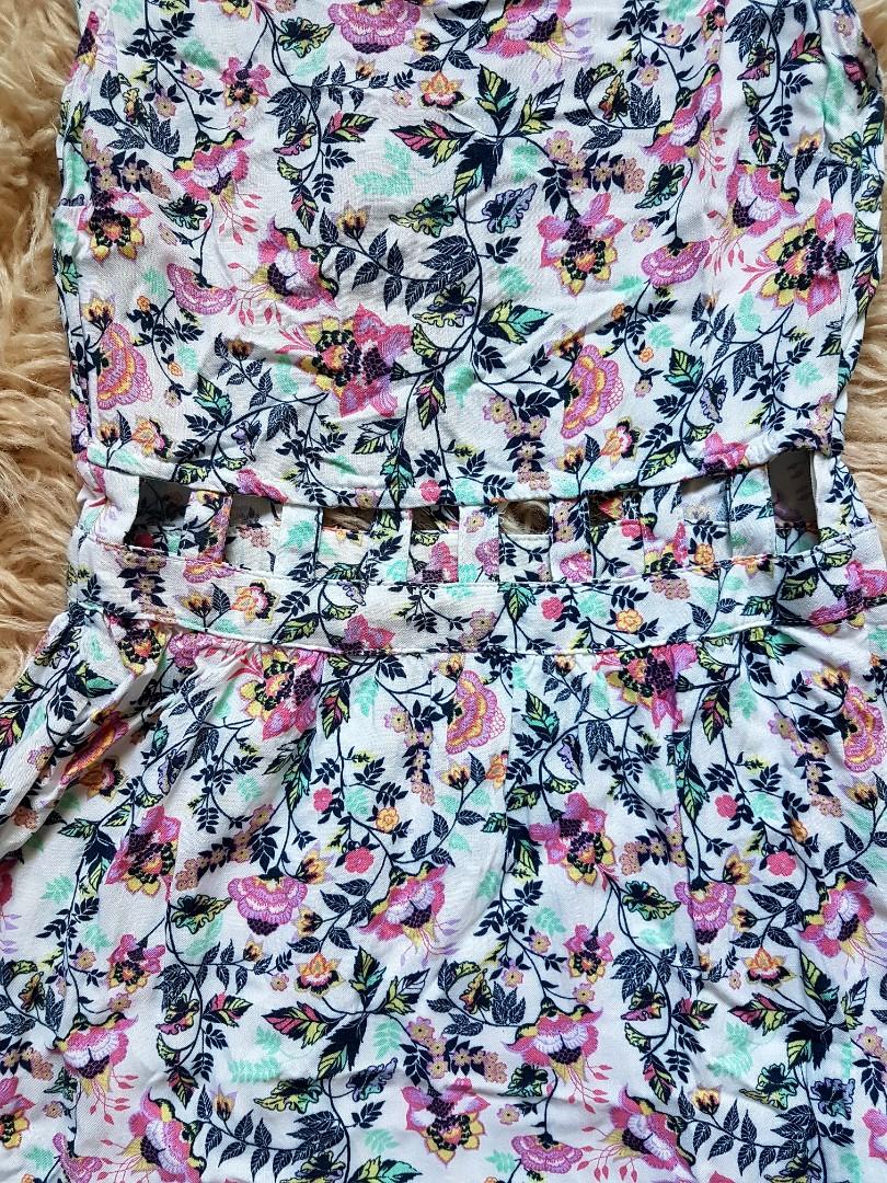 H&M Floral Dress (Category: Dresses) located in Mandaluyong City. Submitted by somethingoldmnl (Listing ID 228560890, Image 2). Description: Pre-loved RFS: Decluttering - Never used, just washed and stored - no issues Details: - front has a waist cut-out - back has also a cut-out.
