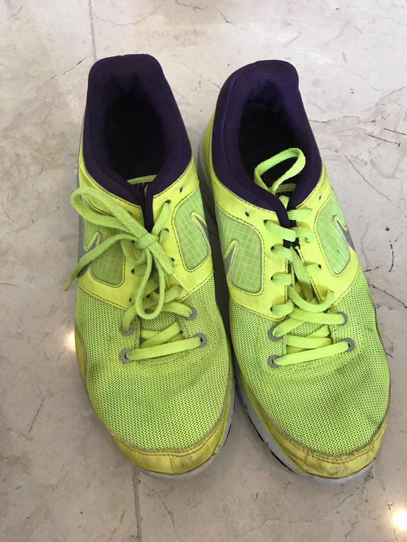 Nike running shoes yellow, Fesyen Pria, Sepatu , Sneakers di Carousell