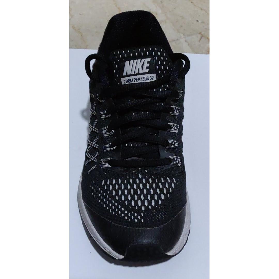 boys nike shoes size 2.5