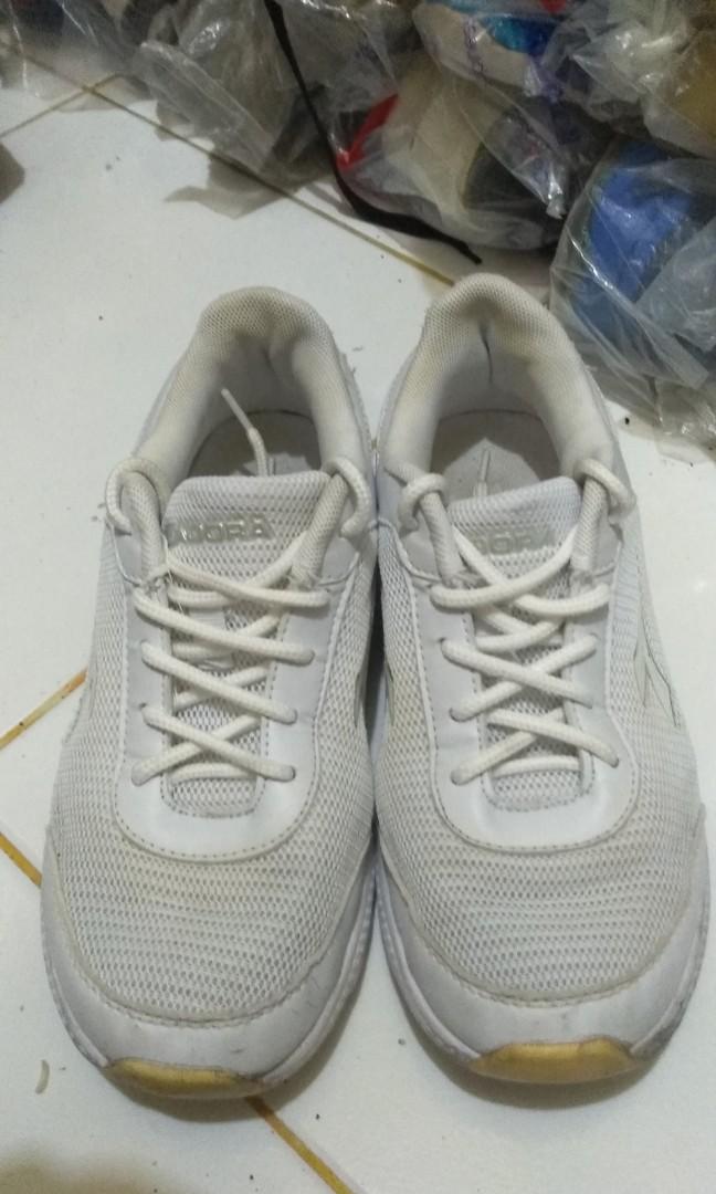 Sepatu Diadora Putih Fesyen Wanita Sepatu Di Carousell