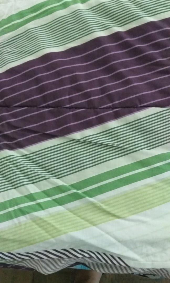 Single size comforter (Category: Bed Frames & Mattresses) located in Quezon City. Submitted by bshoppe_ (Listing ID 228473687, Image 1). Description: Single size reversible comforter.( color brown) slightly used.bought at sm for 2600..